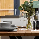 Stunning 5 Bed Manchester House With Parking By Purestay Short Lets & Serviced Accommodation