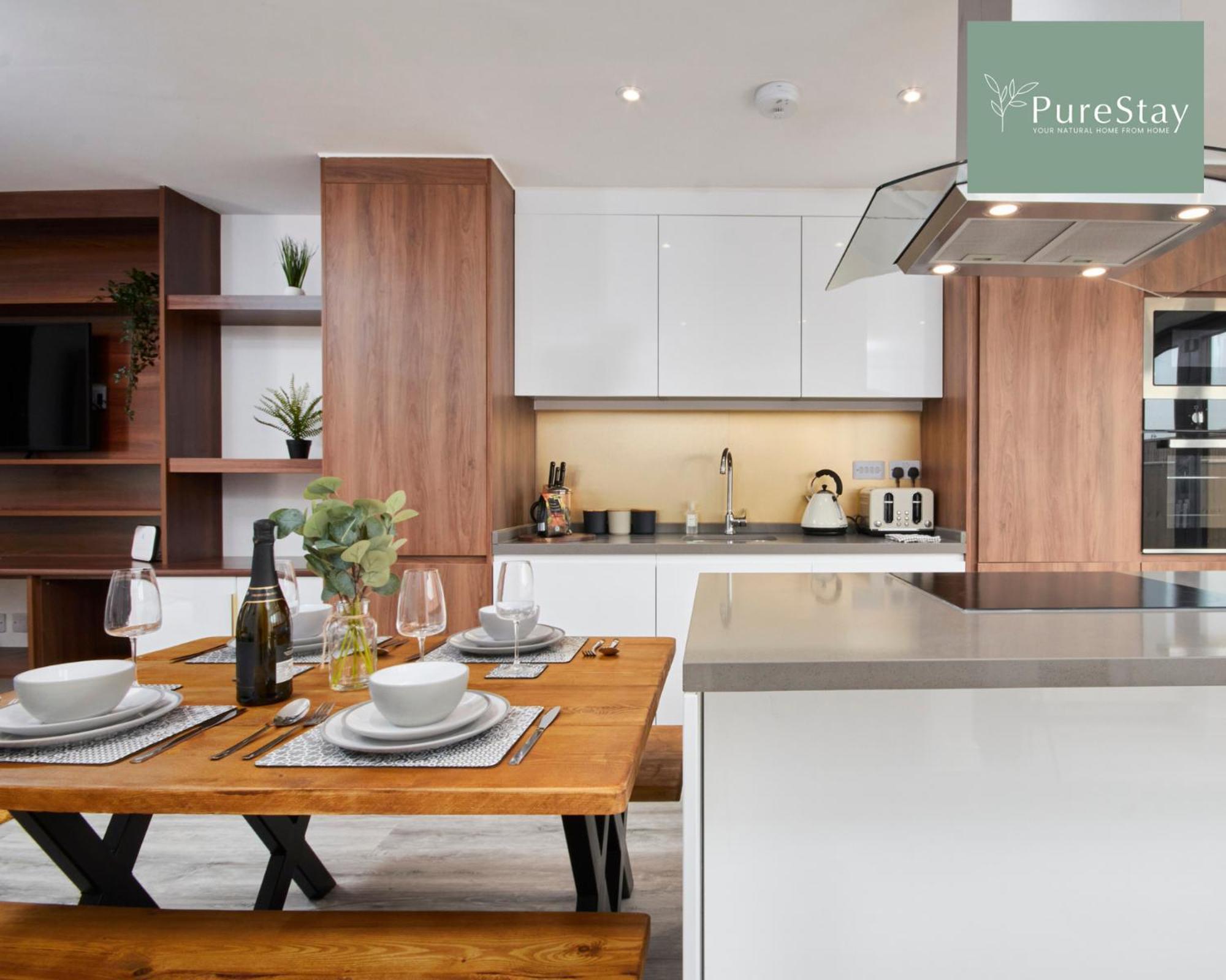 Holiday home Stunning 5 Bed House With Parking By Purestay Short Lets & Serviced Manchester
