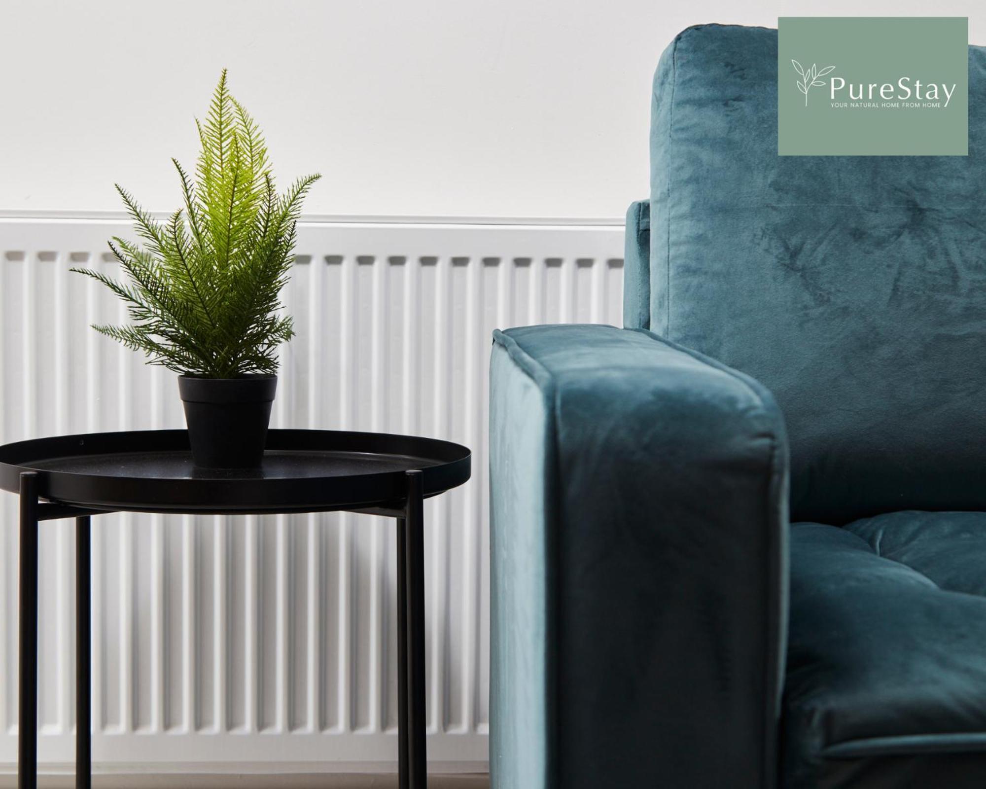 Stunning 5 Bed House With Parking By Purestay Short Lets & Serviced