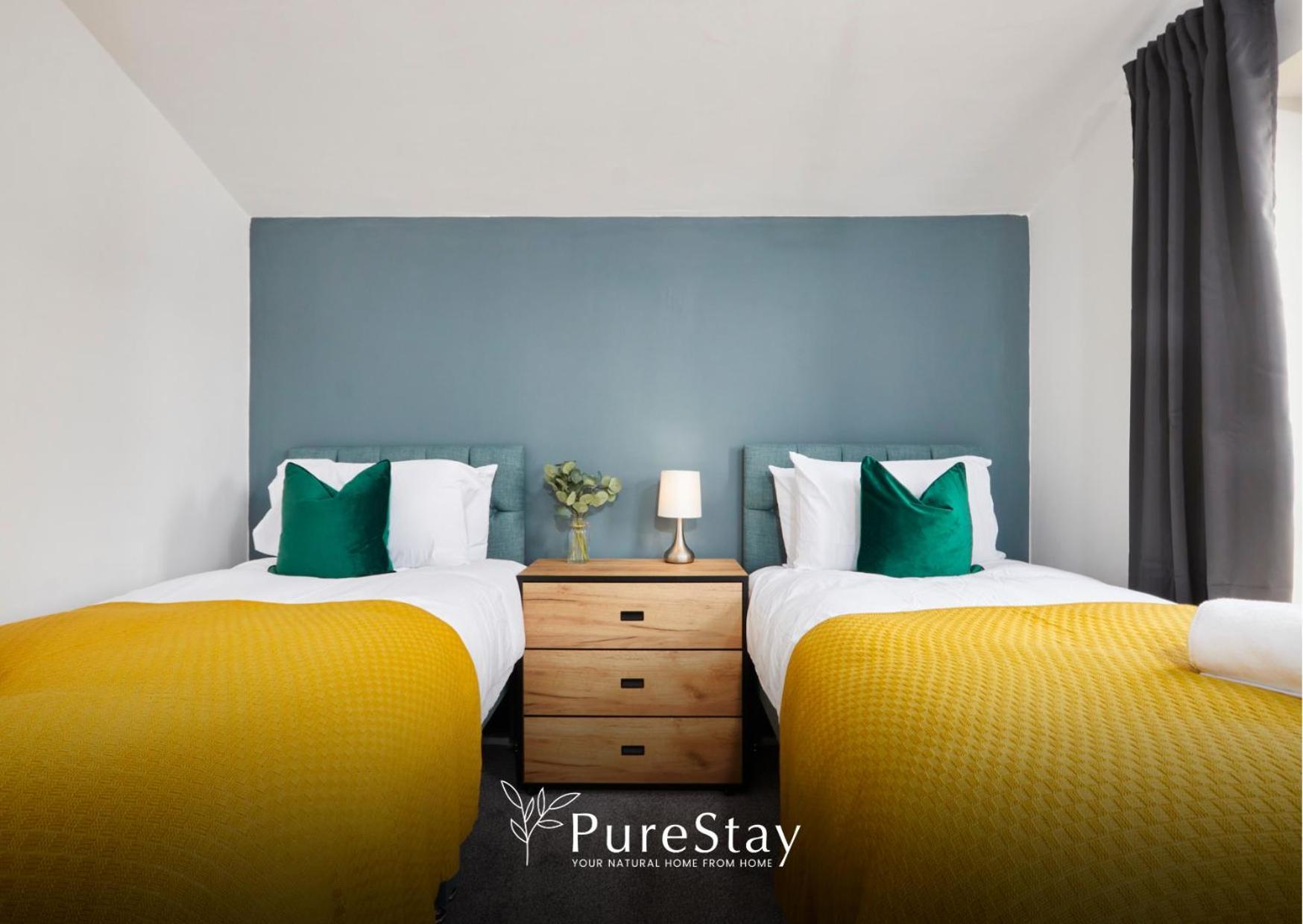 Holiday home Stunning 5 Bed House With Parking By Purestay Short Lets & Serviced Manchester