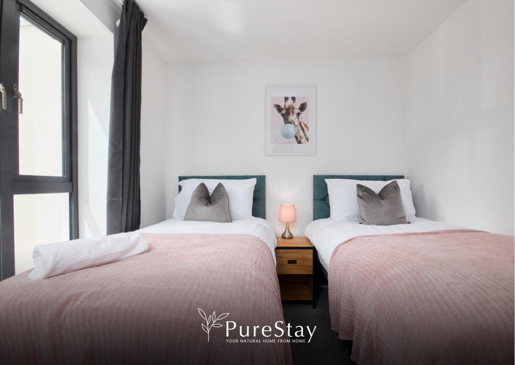 Stunning 5 Bed House With Parking By Purestay Short Lets & Serviced Manchester